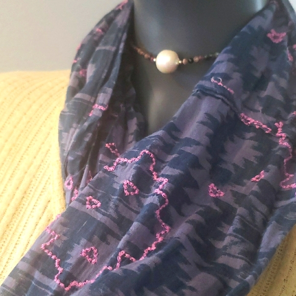 SCARF - Picture 2 of 8